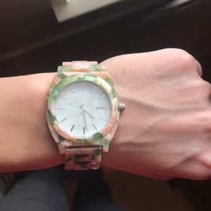 Nixon watch (time teller, acetate)